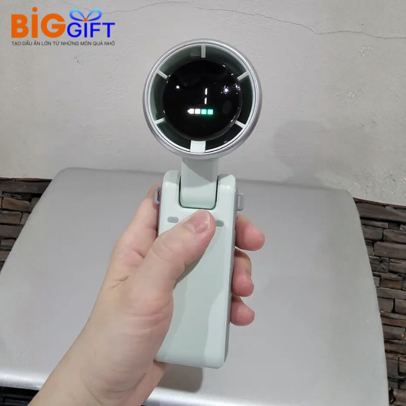 quat-dien-mini-qua-tang-in-logo-3600mah-gap-gon-man-hinh-led-q02