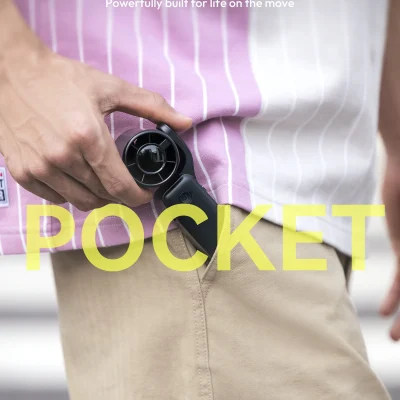 Tư liệu AECOOLY AirGimbal mẫu đen trong cảnh mang cạnh túi quần giữ chữ Ultra-Pocket POCKET người mẫu và hình quạt nguyên bản