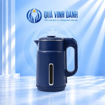 Ấm ElmichEDA1052 xanh đậm gân dọc nắp tròn tay cầm phải đế điện giữ mặt trước mẫu nguồn trên nền Quà Vinh Danh không bục