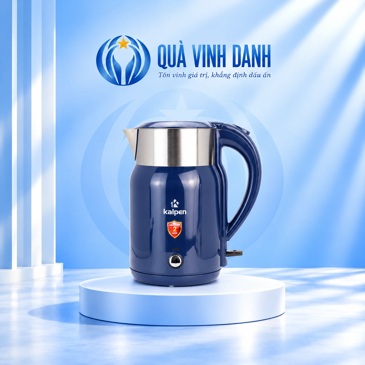 Ấm KalpenKK68 xanh đậm cổ kim loại giữ logo Kalpen tem đỏ2năm chữ WARM và nút tròn trên nền Quà Vinh Danh có bục