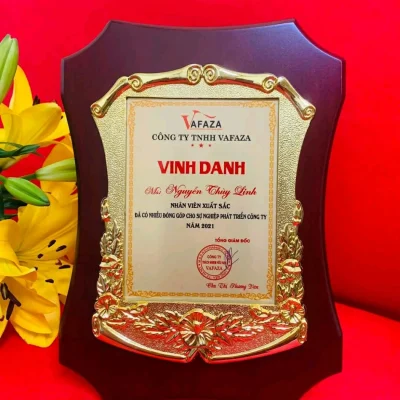 Ảnh thật bảng mẫu 01 có nội dung VAFAZA vinh danh nhân viên năm 2021, giữ nguyên chữ và logo nguồn
