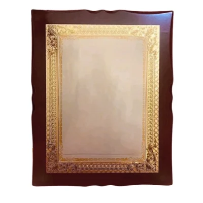 Ảnh gốc bảng vinh danh mẫu 04 mặt trống, nền đỏ nâu và khung nhựa màu vàng hoa văn chữ nhật