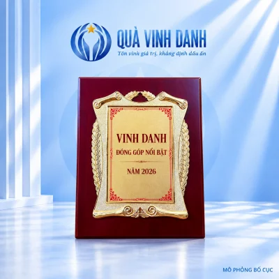Bảng vinh danh mẫu 06 khung nhựa cuộn và nguyệt quế, giữ viền đỏ nguồn, có nội dung vinh danh mô phỏng