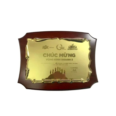 Ảnh thật bảng mẫu 08 giữ nguyên FPT Telecom, lời chúc mừng Vùng Kinh doanh 3, năm 2019, chữ ký và hình nhóm người