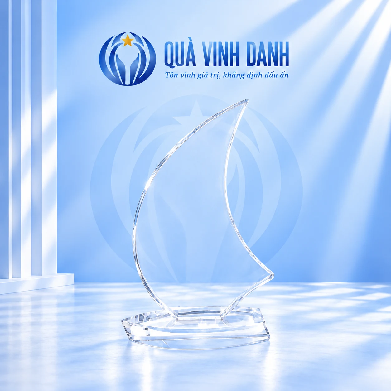 Biểu trưng cánh buồm pha lê mẫu 08 mặt trơn, đầu cánh hướng phải và đế trong suốt