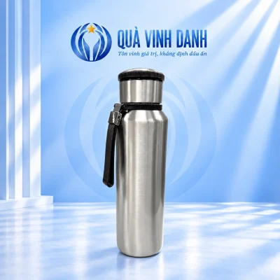 Bình giữ nhiệt New Sports 1000ml bản bạc trơn quai dây trên nền Quà Vinh Danh không bục