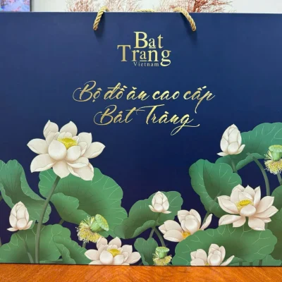 Ảnh thật hộp xanh hoa sen giữ dòng Bộ đồ ăn cao cấp Bát Tràng và chữ Bát Tràng Vietnam nguyên bản của nguồn
