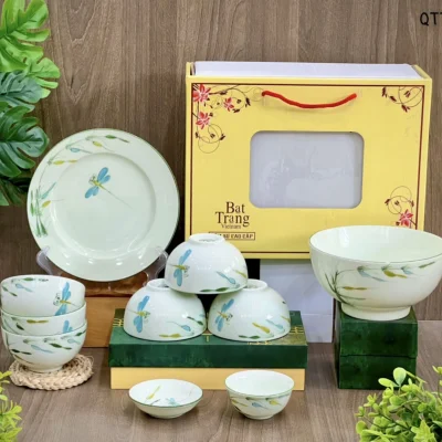 Ảnh thật hướng chuồn chuồn xanh của bộ mười món giữ mã QTTC82904 hộp vàng chữ gốc và các phần kê bối cảnh