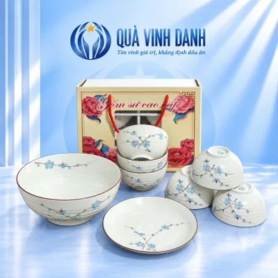 Minh họa đổi nền bộ men kem tám món cành hoa xanh gồm sáu bát một tô một đĩa giữ tư liệu hộp trên nền Quà Vinh Danh không bục
