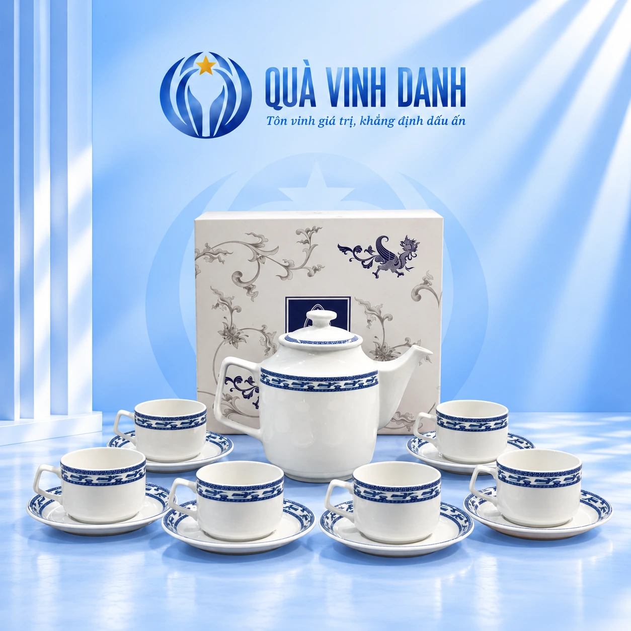 Bộ trà Jasmine Chim Lạc một ấm quai vuông, sáu chén và sáu đĩa trên nền Quà Vinh Danh không bục
