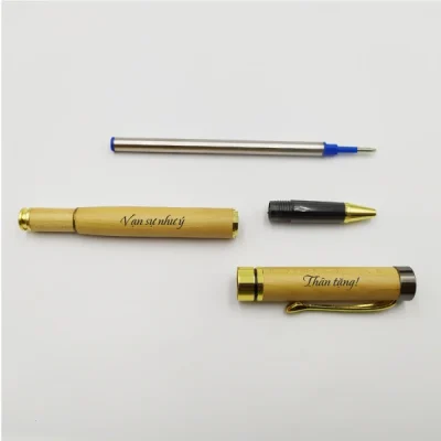 Ảnh thật nguồn bút BGV 003 tháo rời, giữ chữ Vạn sự như ý trên thân và Thân tặng trên nắp