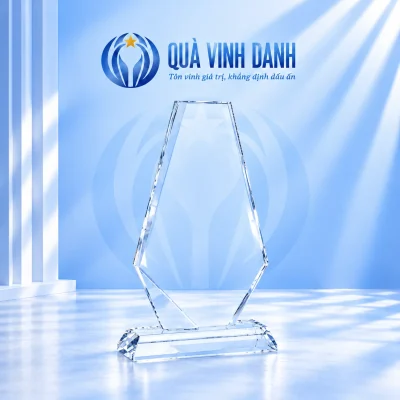 Kỷ niệm chương pha lê đa giác mẫu 13 mặt trống, chân ngang trên nền Quà Vinh Danh