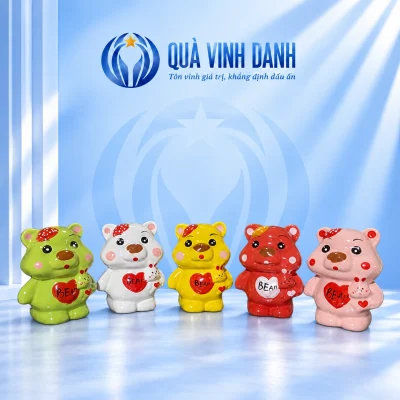 Heo đất gấu Bear năm màu trên nền thương hiệu Quà Vinh Danh