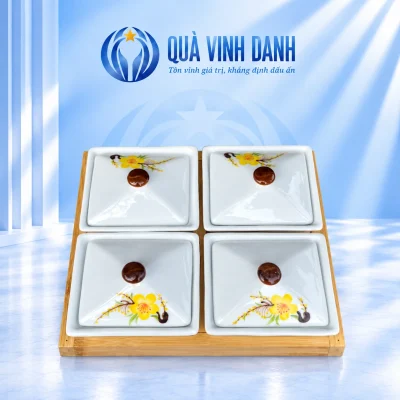Bộ khay mứt chữ nhật bốn hộp nắp hoa vàng trên nền Quà Vinh Danh