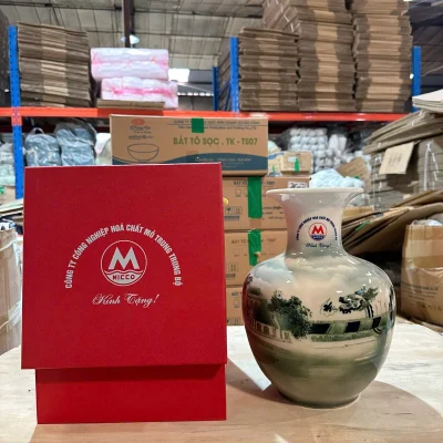 Ảnh gốc toàn bộ lọ cảnh Cầu Rồng bên hộp đỏ cùng nhận diện MICCO