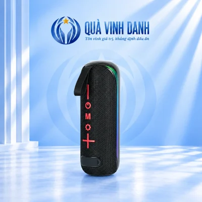 Ảnh đổi nền catalogue StarGO Pulse X đen thân dài bo tròn hàng nút đỏ vòng đeo đen phần oval trống và cạnh sáng trên nền Quà Vinh Danh không bục