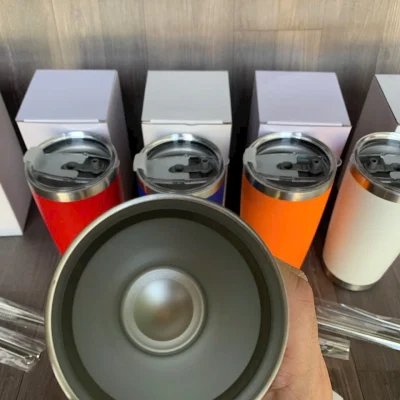 Ảnh thật nguồn nhìn vào lòng ly 600ml với thành trong đáy và các nắp phía sau giữ nguyên