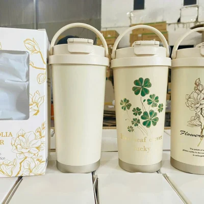 Ảnh thật nguồn ba ly Flower bản trơn cỏ bốn lá và Flowers Bloom bên hộp White Magnolia Flower