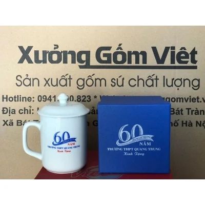 Ảnh nguồn ly có nắp và hộp xanh giữ số 60 NĂM, Trường THPT Quang Trung và lời Kính Tặng