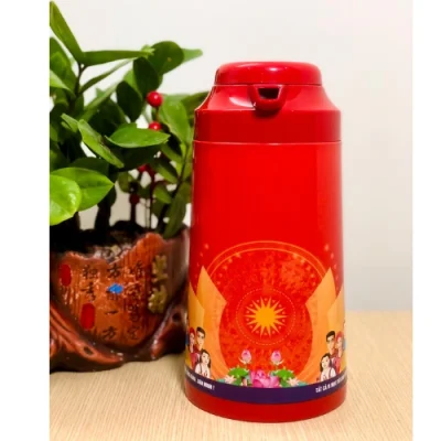 Ảnh chụp nguồn phích RD1040TS bản đỏ nhìn chính diện vòi rót tranh trống và chữ gốc giữ nguyên toàn khung