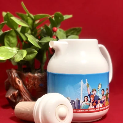 Ảnh thật phích RD1055TS mở miệng nắp nút ấn và lưới lọc đặt phía trước giữ nguyên tranh xanh cùng chữ gốc