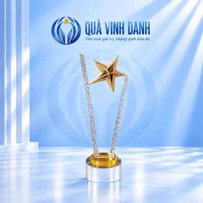 Kỷ niệm chương pha lê sao vàng mẫu 03 thân cao và đế tròn trên nền Quà Vinh Danh