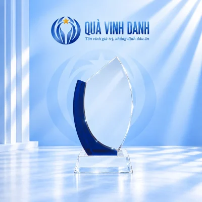 Kỷ niệm chương pha lê sen xanh mẫu 09 mặt trống, dải xanh bên trái và chân trong trên nền Quà Vinh Danh