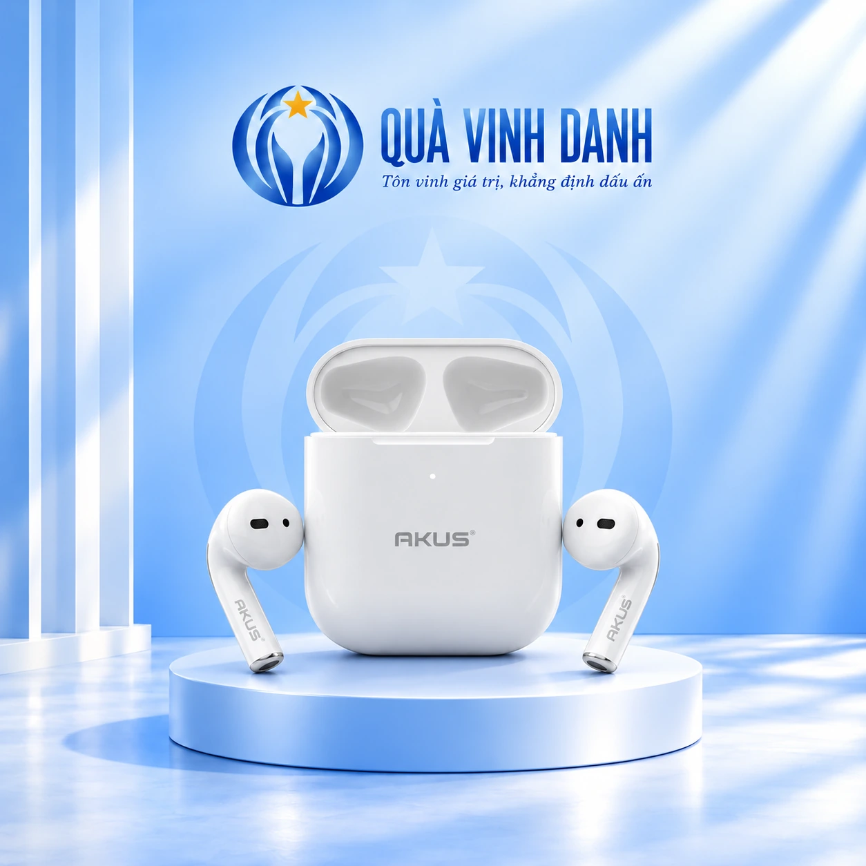 Ảnh đổi nền catalogue AKUS A2 trắng gồm một hộp mở rỗng và hai tai nghe thân dài đặt hai bên giữ logo hãng trên bục Quà Vinh Danh