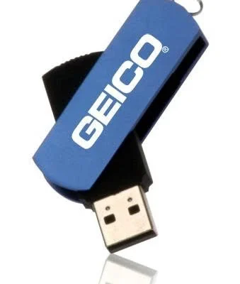 Ảnh nguồn một USB KTX 02 xanh đen mở chéo ốp giữ GEICO ký hiệu đăng ký vòng móc bạc và đầu kết nối USB A
