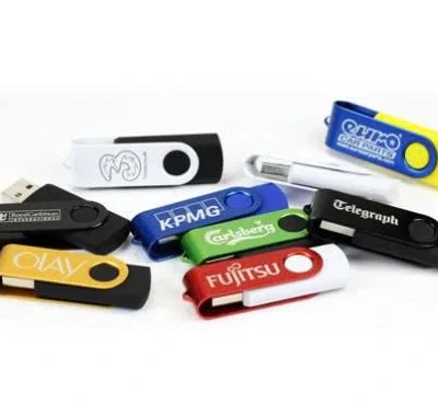 Ảnh nguồn nhóm USB KTX M nhiều phối màu giữ các chữ KPMG Carlsberg Fujitsu Olay Telegraph và các khớp xoay nguyên bản