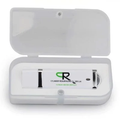 Ảnh nguồn USB UNV 001 trắng đóng nắp trong hộp nắp mở giữ biểu tượng CR và nguyên các dòng chữ nhỏ trên thân
