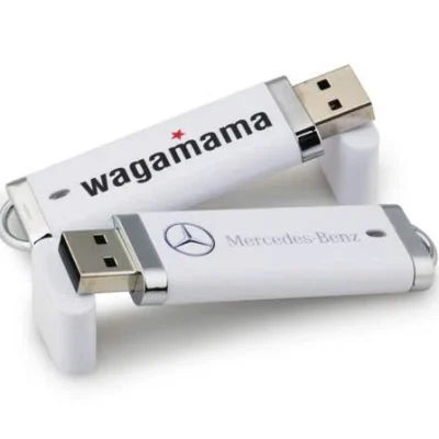 Ảnh nguồn đôi USB UNV 001 trắng mở nắp giữ chữ wagamama ngôi sao đỏ Mercedes-Benz dải sáng đầu USB và vòng nối cuối